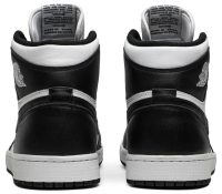 Air Jordan 1 Retro High OG ‘Black/White’ 555088-010